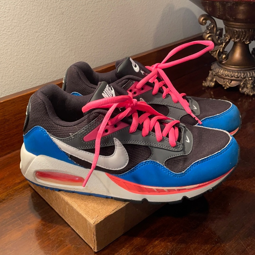 NIKE AIR MAX CORRELATE WOMEN'S RUNNING SHOES! Or for a night on the town! Sz:7.5
